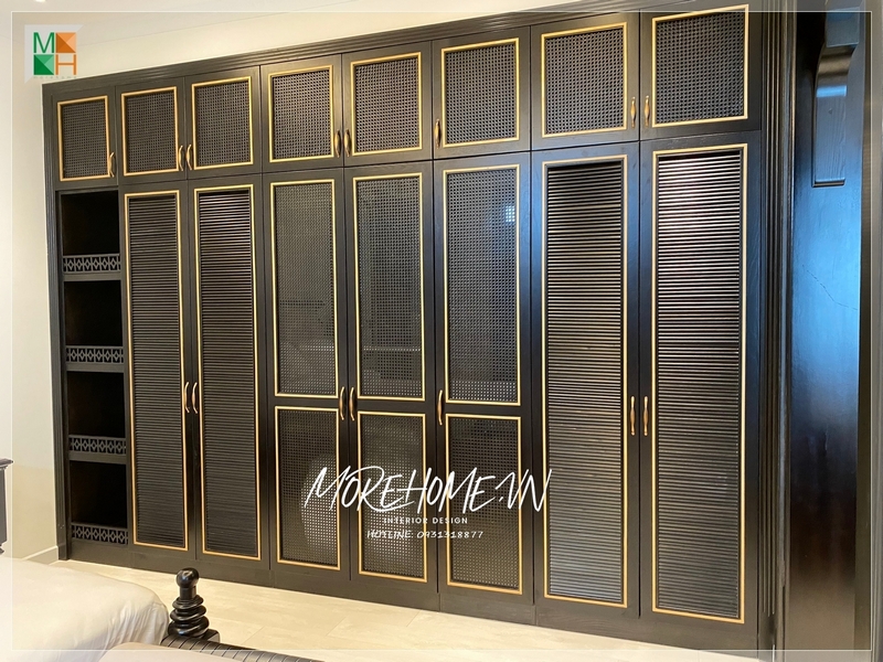 Tủ quần áo gỗ tự nhiên âm tường phong cách indochine tiện lợi cho việc cất trữ sắp xếp đồ đạc quần áo ngăn nắp, gọn gàng thẩm mỹ